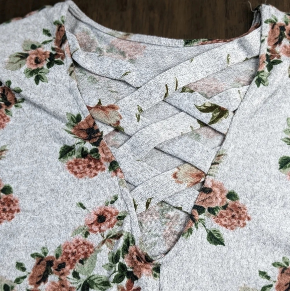 Floral longer sleeve crew neck T shirt with details XL - Picture 8 of 10